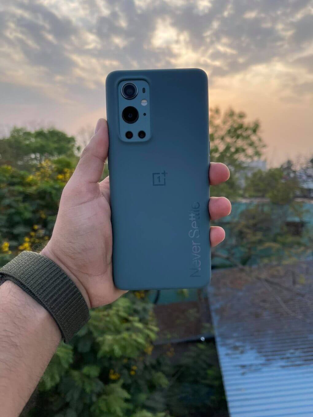 OnePlus 9, 9 Pro Review-high-end phone with quick charging 1